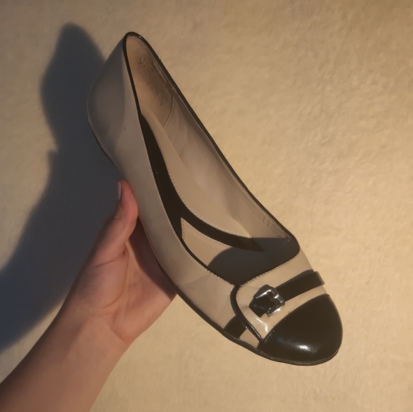 Naturalizer beige and black flats with gold strap - Picture 5 of 14